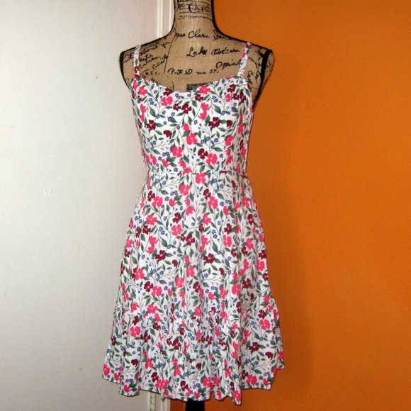 Old Navy Dresses & Skirts - OldNavy Medium Fit&Flare Tiered White Floral Dress